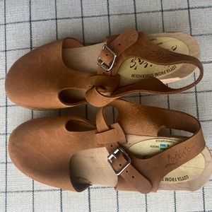 Lotta Clogs, Cognac, Size 39 or 8.5